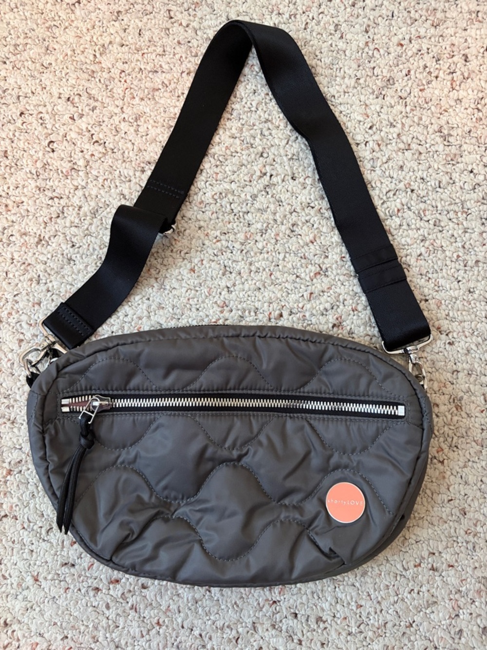 ShortyLOVE mediumCruiser Quilted Crossbody Bag in pewter - Picture 2 of 4